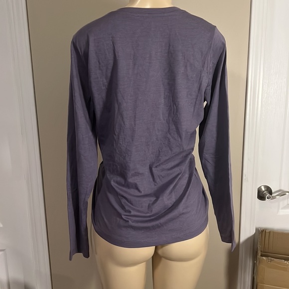 ⭐️3/$30⭐️Eddie Bauer, long sleeve V-neck shirt - Picture 5 of 8